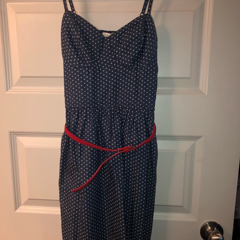 Short dress with polka dots and red belt
